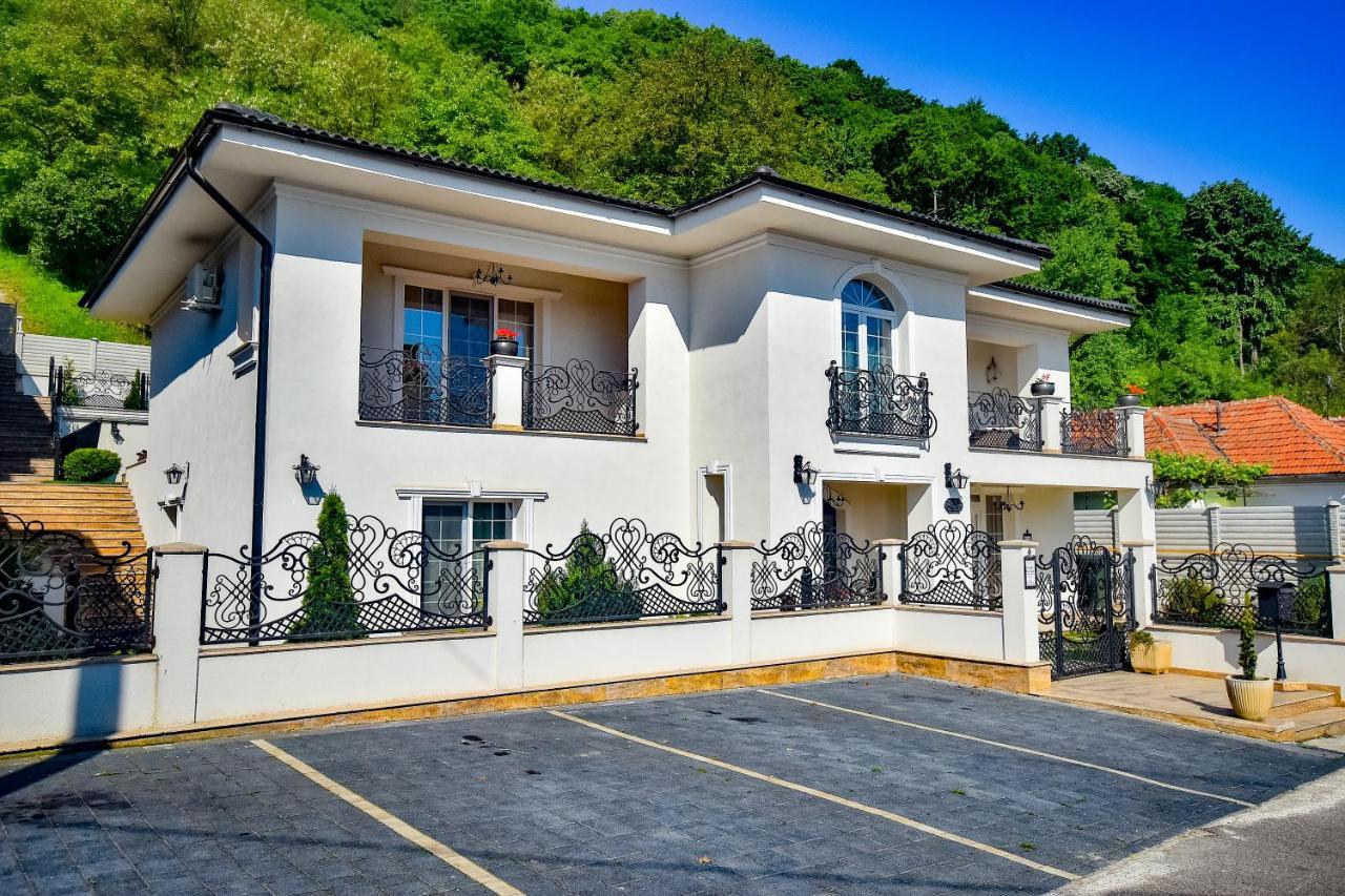 Sarada Boutique Luxury Apartment Deva Exteriér fotografie